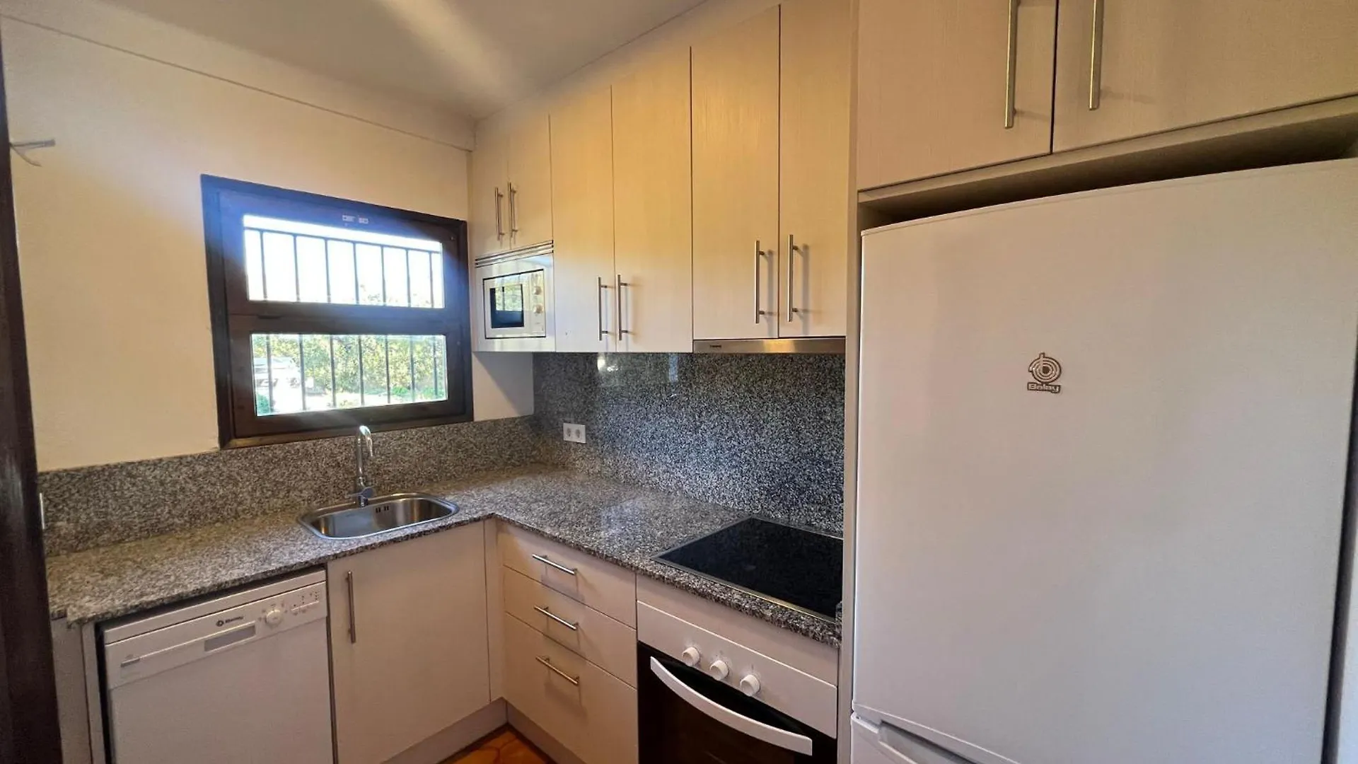 Hermitage 98 House With 3 Bedrooms レスタルティット 0*,  スペイン